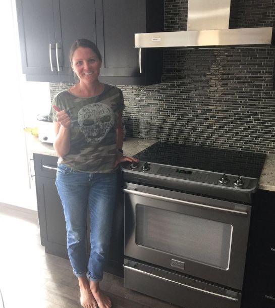 Customer happy after oven and range repair by Elevate Repair